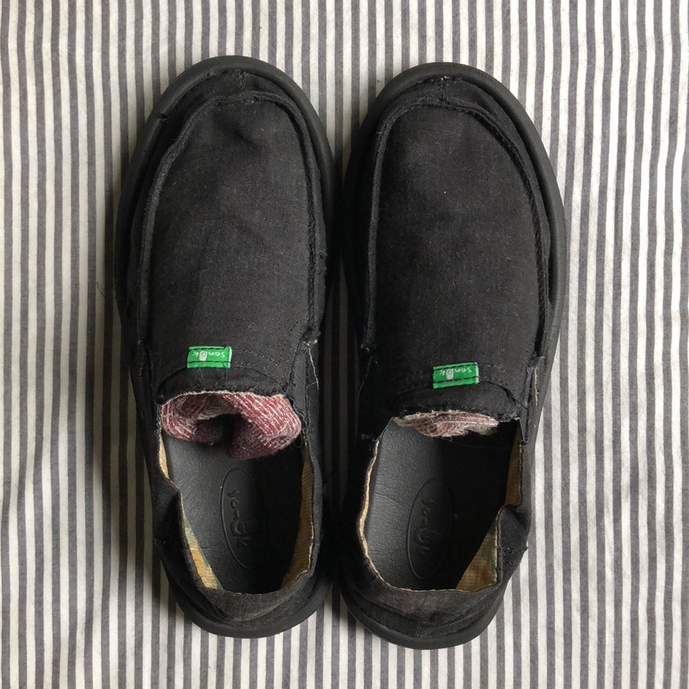 All Black Sanuks